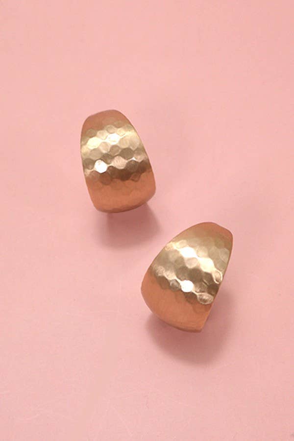 HAMMERED CHUNKY HUGGIE HOOP EARRINGS