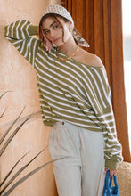 Load image into Gallery viewer, Social Moment Pullover