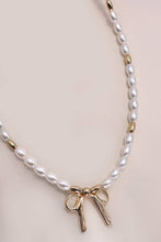 Load image into Gallery viewer, BOW RIBBON PEARL GOLD MIX CHAIN NECKLACE