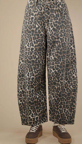 Mocha Leo Jeans