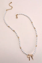 Load image into Gallery viewer, BOW RIBBON PEARL GOLD MIX CHAIN NECKLACE